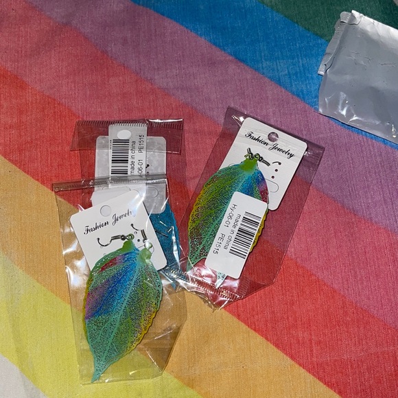 Multicolored Leaf-shaped earrings - Picture 5 of 5